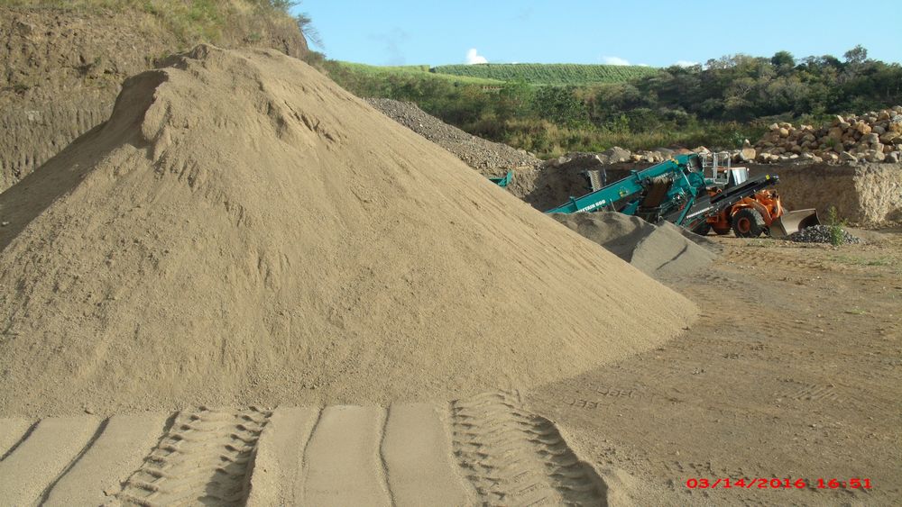 SABLE DE POUZZOLANE ET AUTRES